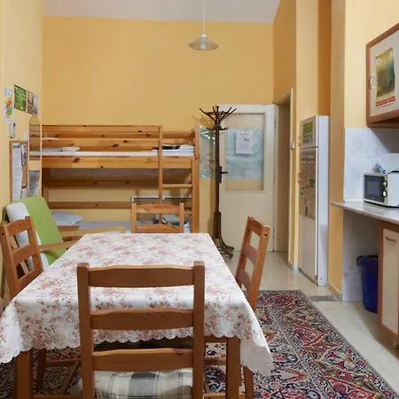 Guest & Homestay Edelweiss נסבר