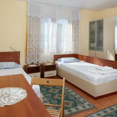 Guest & Homestay Edelweiss *
